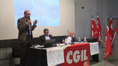 Sergio Bolzonello (Vicepresidente Regione FVG e assessore Attività produttive, Turismo e Cooperazione) interviene al convegno "Lavoro e innovazione, quale ripresa per il FVG" - Pordenone 19/10/2017